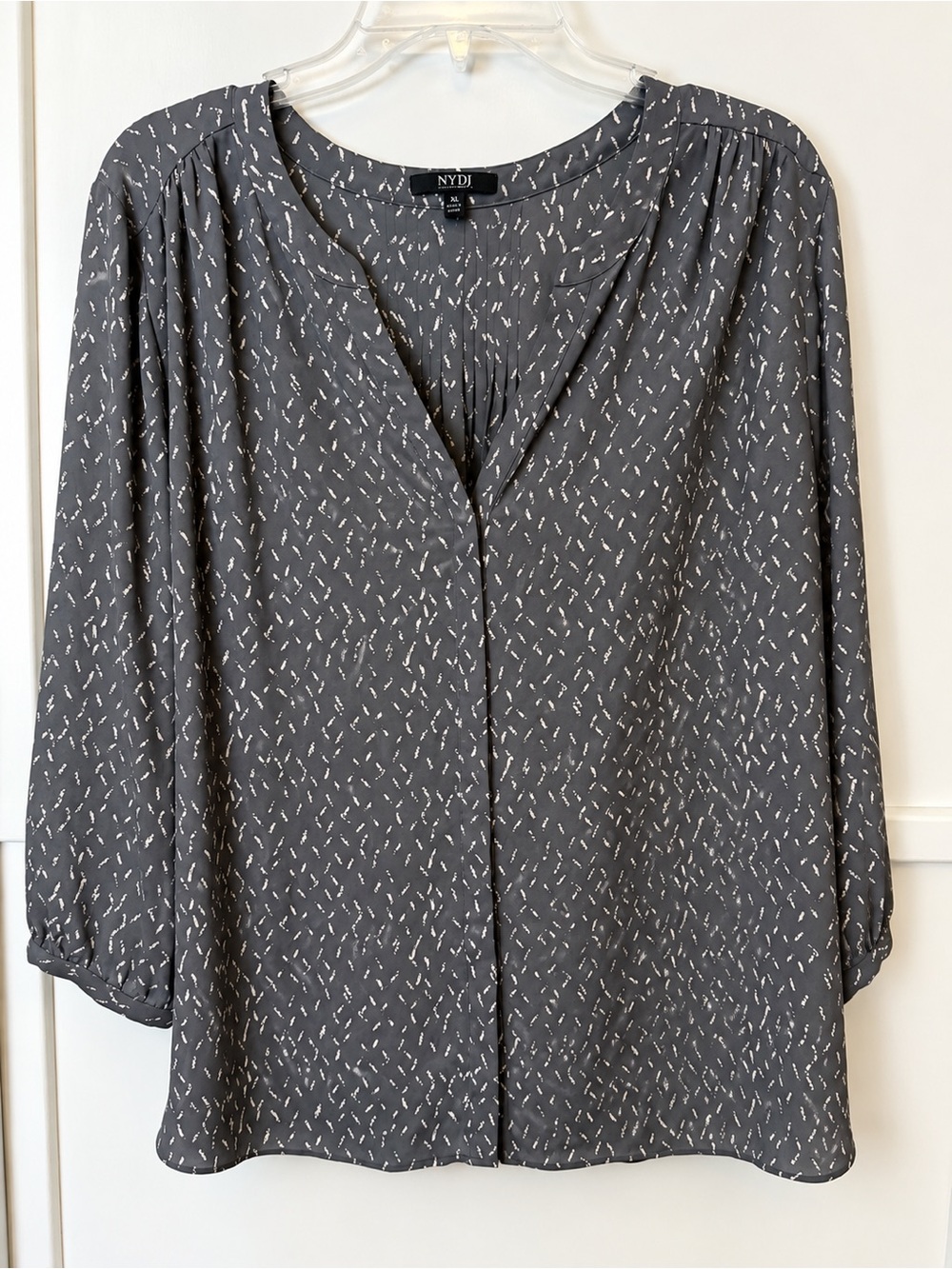 NYDJ Gray Printed V-Neck Blouse L